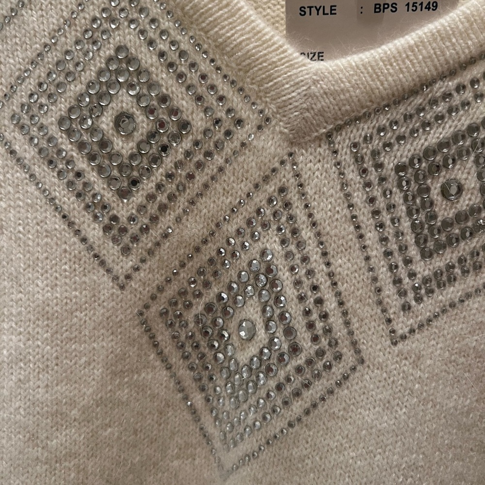 CLEARANCE NWT Boston Proper Women’s Medium White Bedazzled V-Neck Angora Sweater - Picture 3 of 10